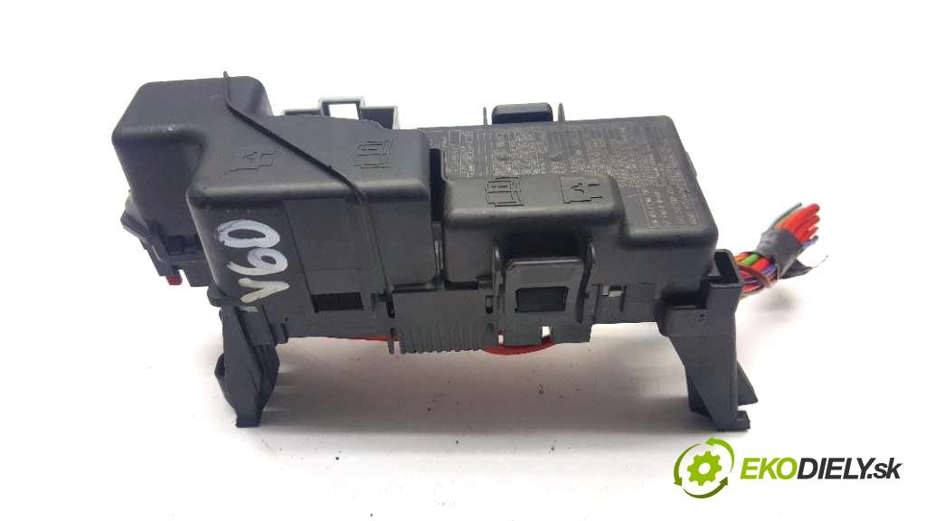 VOLVO V 60    2013 163 kW    1984 skříňka poistková 13800159 (Pojistkové skříňky)