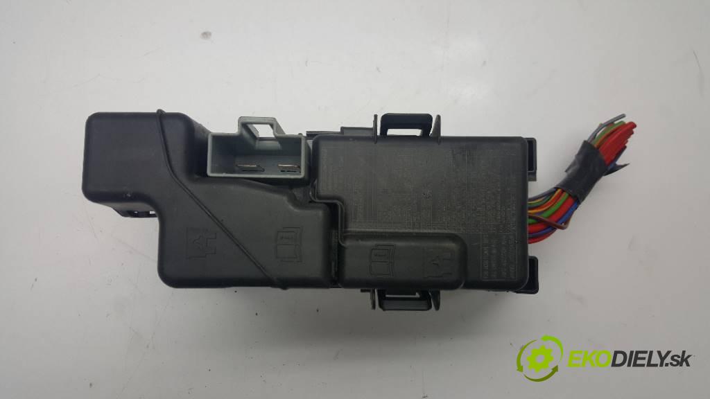 VOLVO V 60    2013 163 kW    1984 skříňka poistková 13800159 (Pojistkové skříňky)