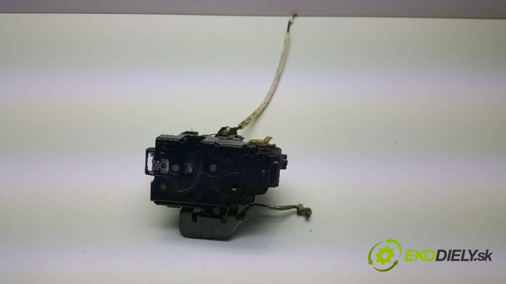 AUDI A6 C5 1997 110KW C5 1781 zámok přední část pravý 4B1837016G