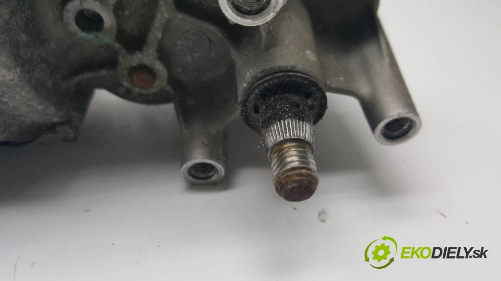 MINI COOPER   2007 120 kW   1598 motorek stěračů přední část 8377427   53555304 (Motorky stěračů)