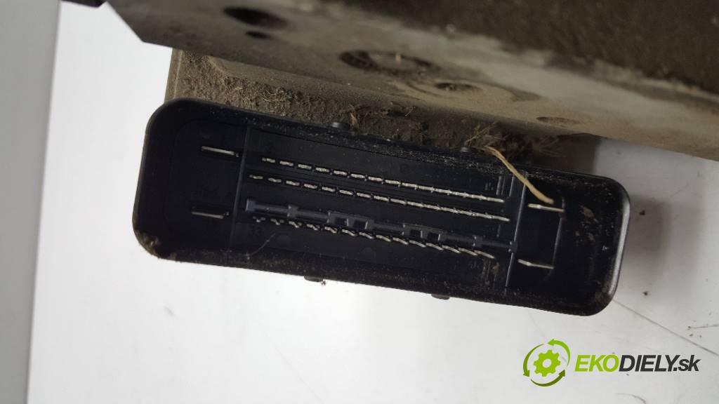 VOLVO XC 70 V 70 2003 120KW V 70 2401 Pumpa ABS P08671225   (Pumpy ABS)