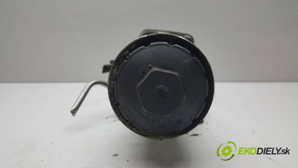 VOLKSWAGEN JETTA   2006 77KW    1896 obal filtra oleje 045115389E