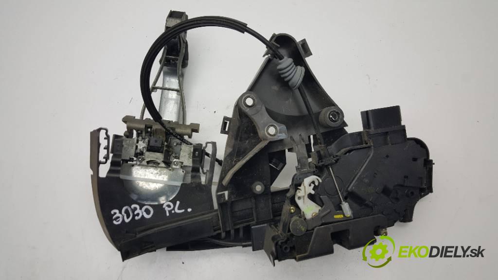 VOLVO V50   2006 80KW    1560 zámok přední část levý 30753658
