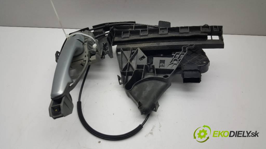 VOLVO V50   2006 80KW    1560 zámok přední část levý 30753658
