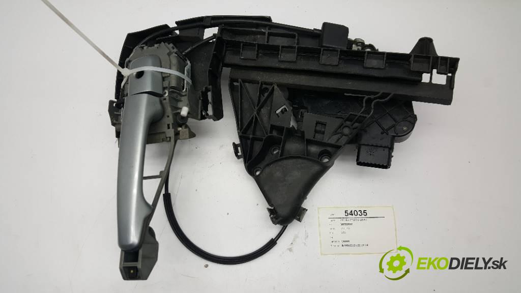 VOLVO V50   2006 80KW    1560 zámok přední část levý 30753658