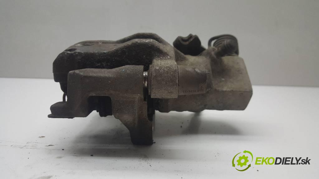 FORD FOCUS  MK3 2013 115 kW  MK3 1997 Brzdič strmeň zad ľavy  (Ostatné)