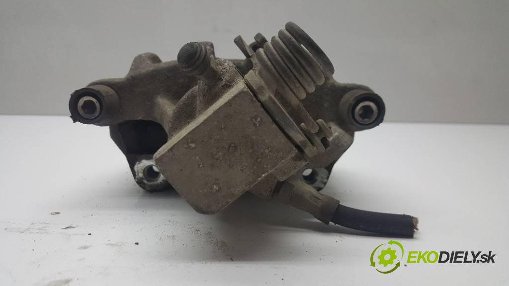 FORD FOCUS  MK3 2013 115 kW  MK3 1997 Brzdič strmeň zad ľavy  (Ostatné)
