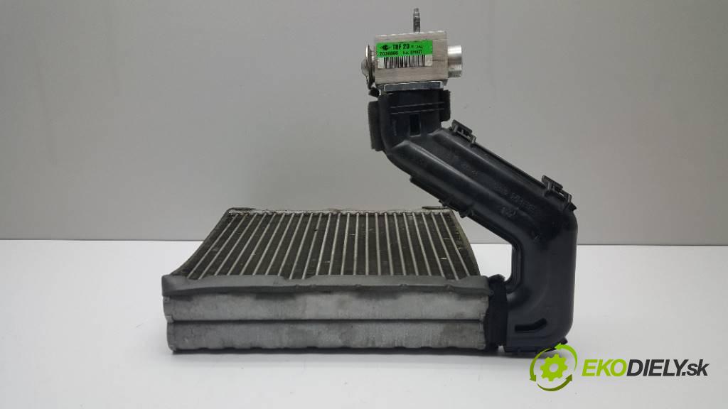 VOLVO XC 60 LIFT 2013 181 kW LIFT 1969 Výhrevné teleso, radiátor kúrenia DN978001 7036866 326527 (Radiátory kúrenia)