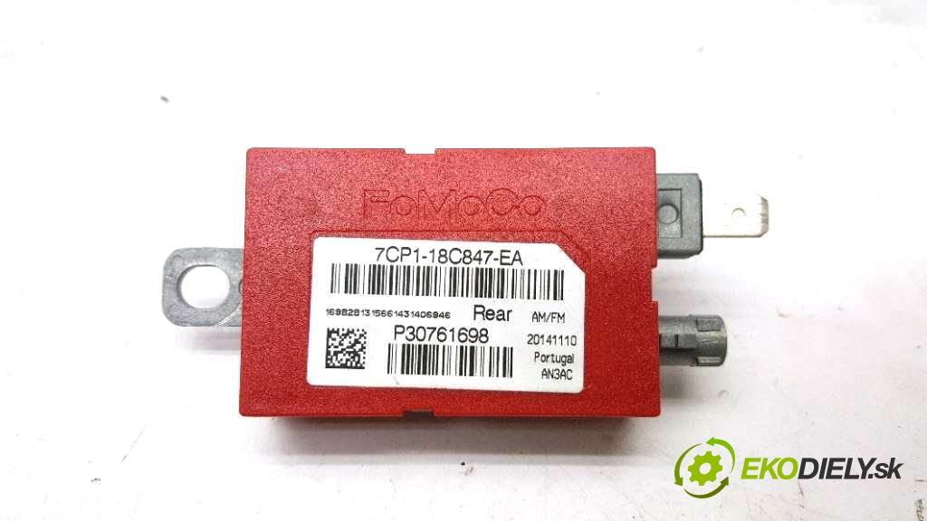 VOLVO V 40 D4 2014 190 kW D4 1969 zesilovač anténní P30761698 (Zesilovače)