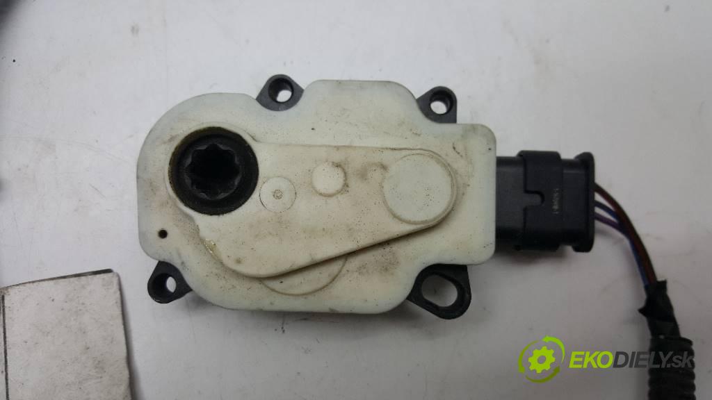 VOLVO V 40 D4 2014 190 kW D4 1969 Motorček kúrenia 1 31402679