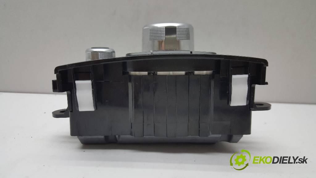 MAZDA 3  2016 120 kW    1998 přepínač navigace BHN166CM0C