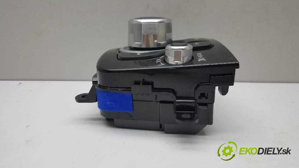 MAZDA 3  2016 120 kW    1998 přepínač navigace BHN166CM0C