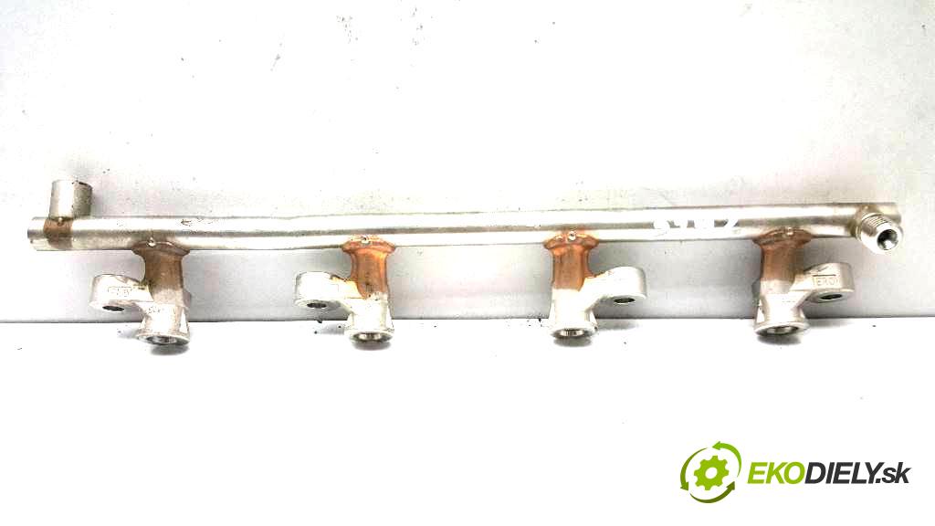 MAZDA 3  2016 120 kW     1998 Lišta vstrekovacia PE0113150 5Y19N0830 (Vstrekovacie lišty)