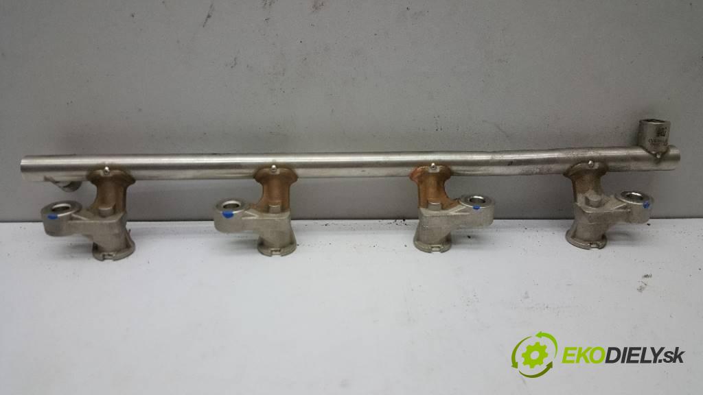 MAZDA 3  2016 120 kW     1998 Lišta vstrekovacia PE0113150 5Y19N0830 (Vstrekovacie lišty)