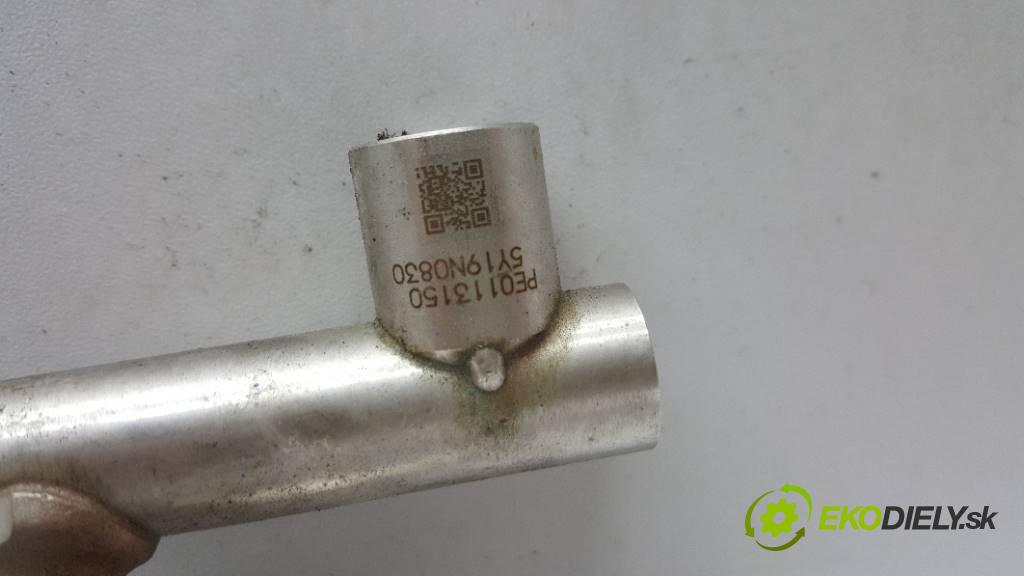 MAZDA 3  2016 120 kW     1998 Lišta vstrekovacia PE0113150 5Y19N0830 (Vstrekovacie lišty)