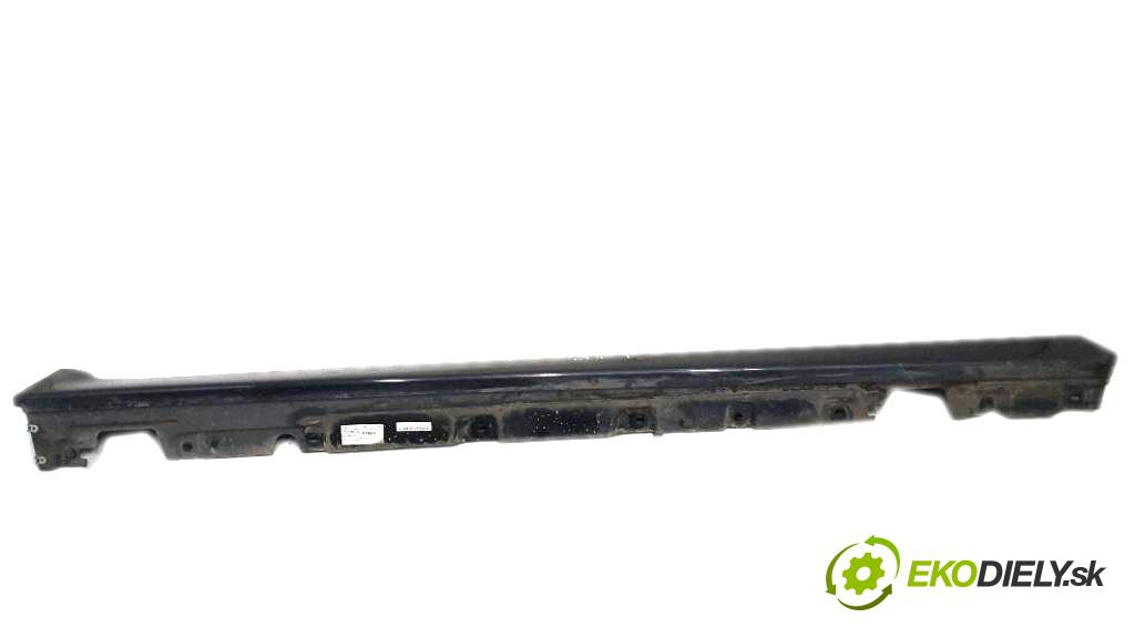 BMW F10 F11 2013 163 kW F11 1995 práh pravý  (Ostatní)