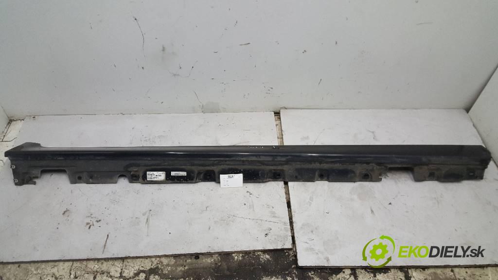 BMW F10 F11 2013 163 kW F11 1995 práh pravý  (Ostatní)