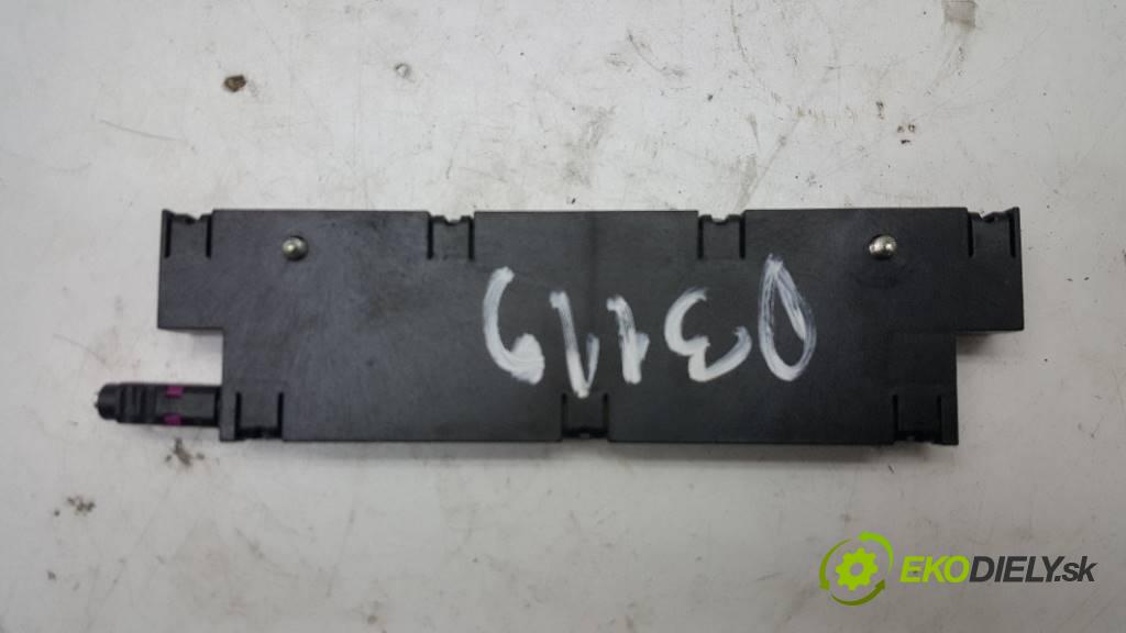 BMW F10 F11 2013 163 kW F11 1995 Zosilňovač antenový 6520927601601 (Zosilňovače)