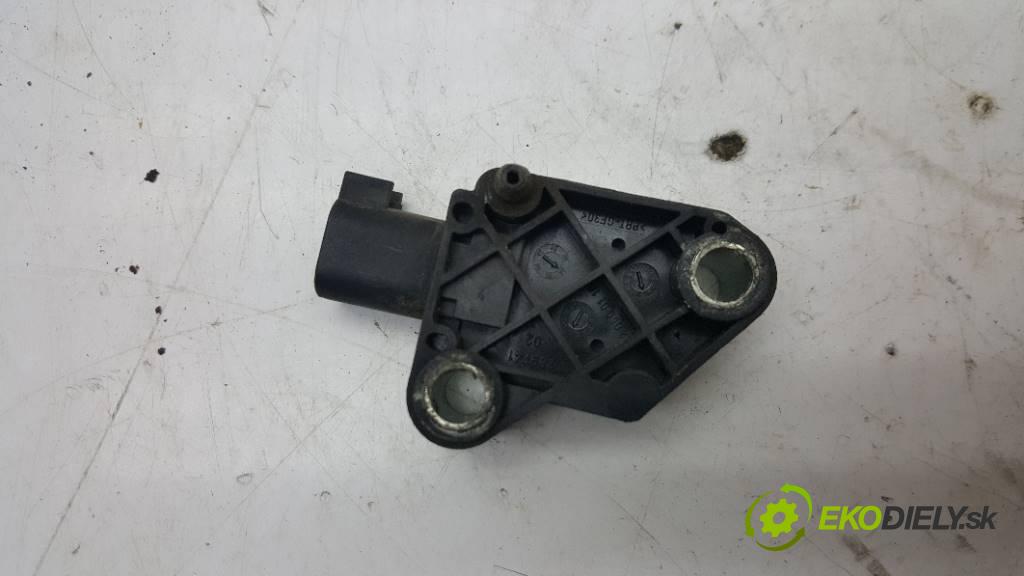 VOLVO V 50   2006 136 kW     1997 snímač nárazu 2 8651200