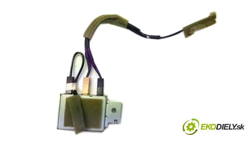 INFINITI Q50   2017 211 kW X 1991 Zosilňovač antenový 282B1 4GR0A  (Zosilňovače)