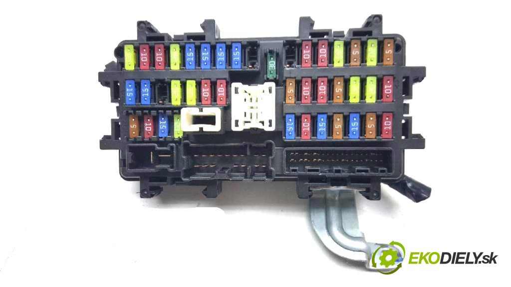 INFINITI Q50   2017 211 kW X 1991 Skrinka poistková  (Poistkové skrinky)