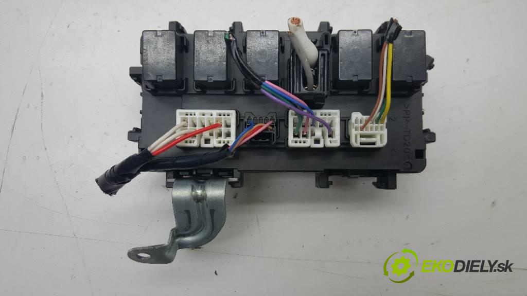 INFINITI Q50   2017 211 kW X 1991 Skrinka poistková  (Poistkové skrinky)