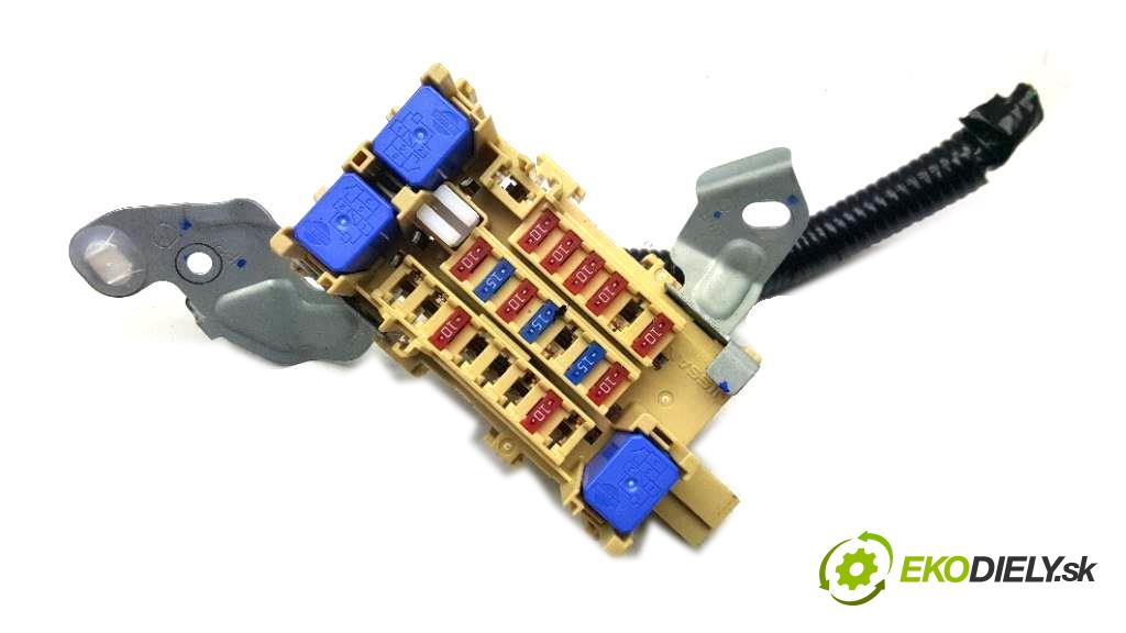 INFINITI Q50   2017 211 kW X 1991 Skrinka poistková  (Poistkové skrinky)