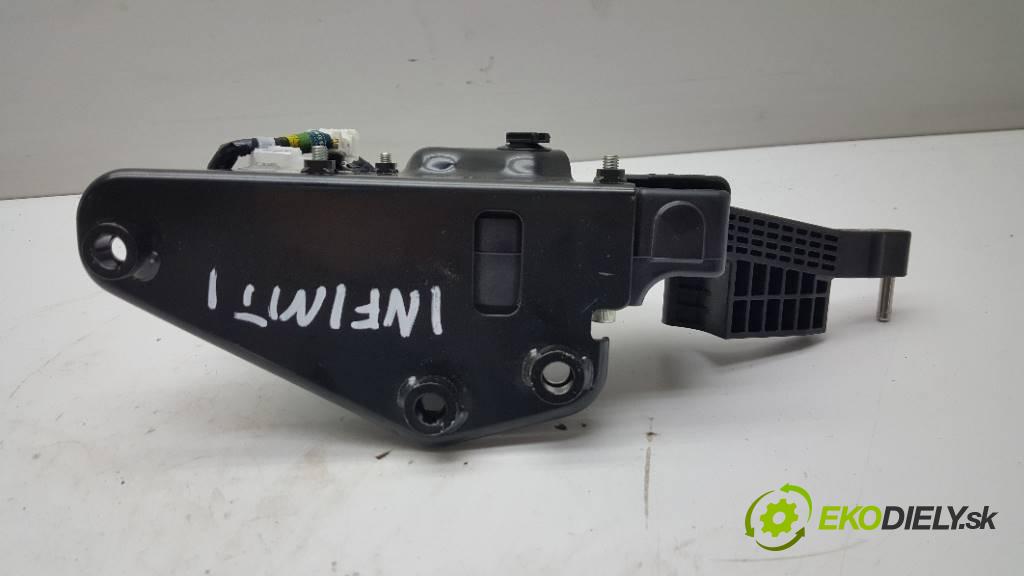 INFINITI Q50   2017 211 kW X 1991 Potenciometer plynového pedálu 24046 4HK0A010002 (Pedále)