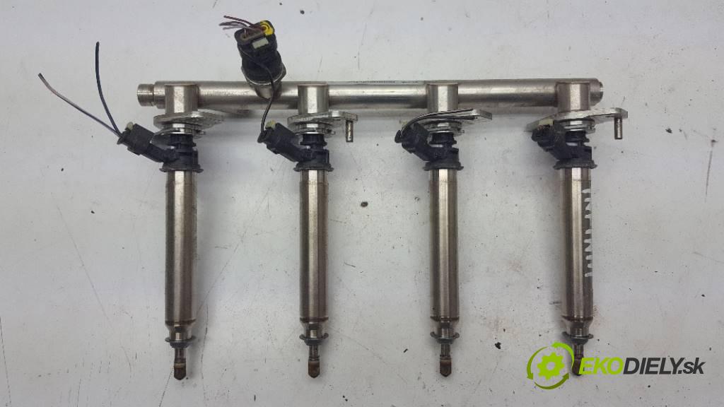 INFINITI Q50 X 2017 211 kW X 1991 Lišta vstrekovacia A2780700687 A2740700995 (Vstrekovacie lišty)