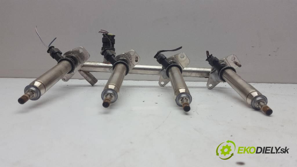 INFINITI Q50 X 2017 211 kW X 1991 Lišta vstrekovacia A2780700687 A2740700995 (Vstrekovacie lišty)