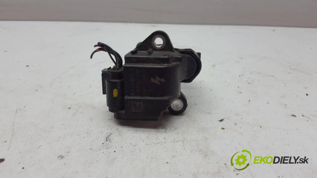 INFINITI Q50 X 2017 211 kW X 1991 Cievka zapaľovacia A2749060700 28400714 (Zapaľovacie cievky, moduly)