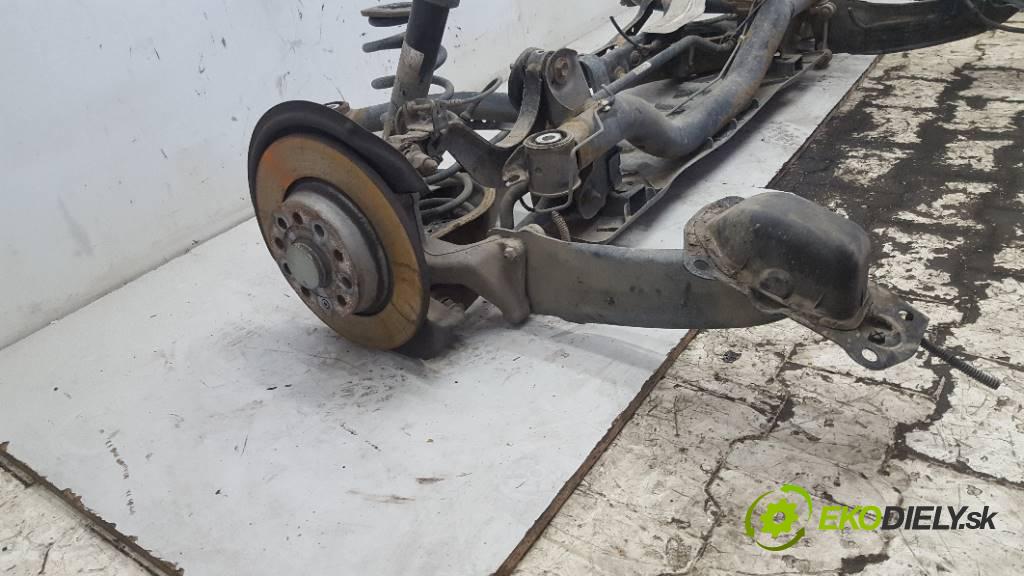 VOLKSWAGEN PASSAT B7 B7 2012 140 kW B7 1968 výztuha zadní část