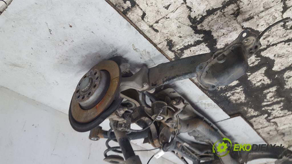 VOLKSWAGEN PASSAT B7 B7 2012 140 kW B7 1968 výztuha zadní část