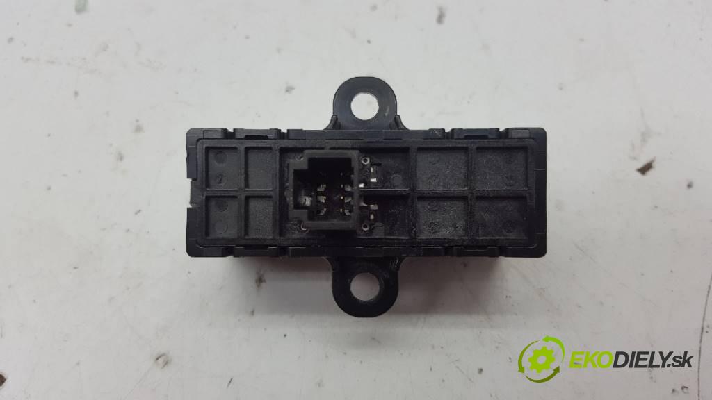 INFINITI Q50   2015 170 kW      2143 Prepínač nastavenia svetiel  (Prepínače, spínače, tlačidlá a ovládače kúrenia)