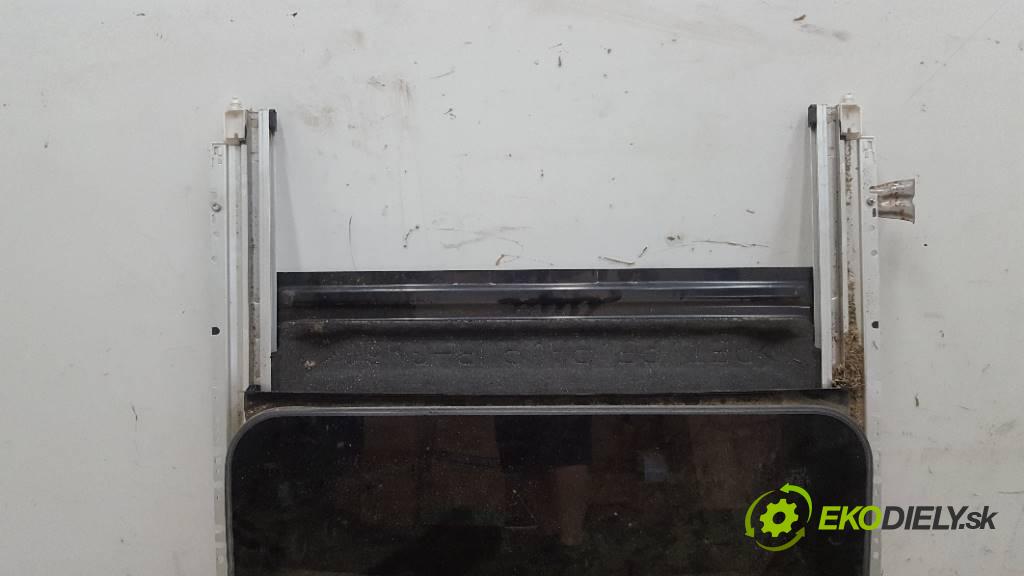 INFINITI Q50   2015 170 kW      2143 střešní okno  (Okna karoserie)