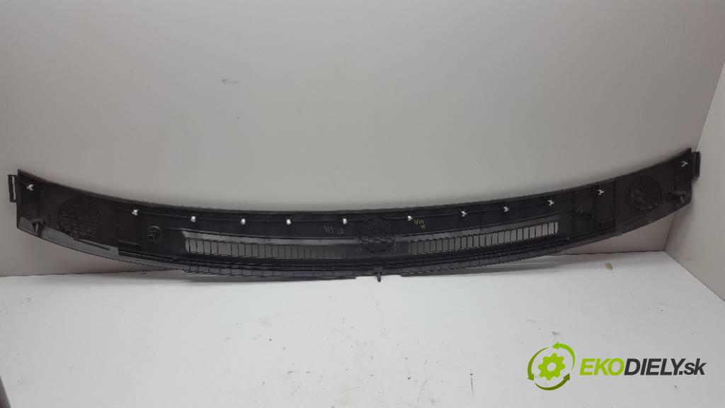 INFINITI Q50   2015 170 kW      2143 palubní doska LISTWA DESKI  (Palubní desky)