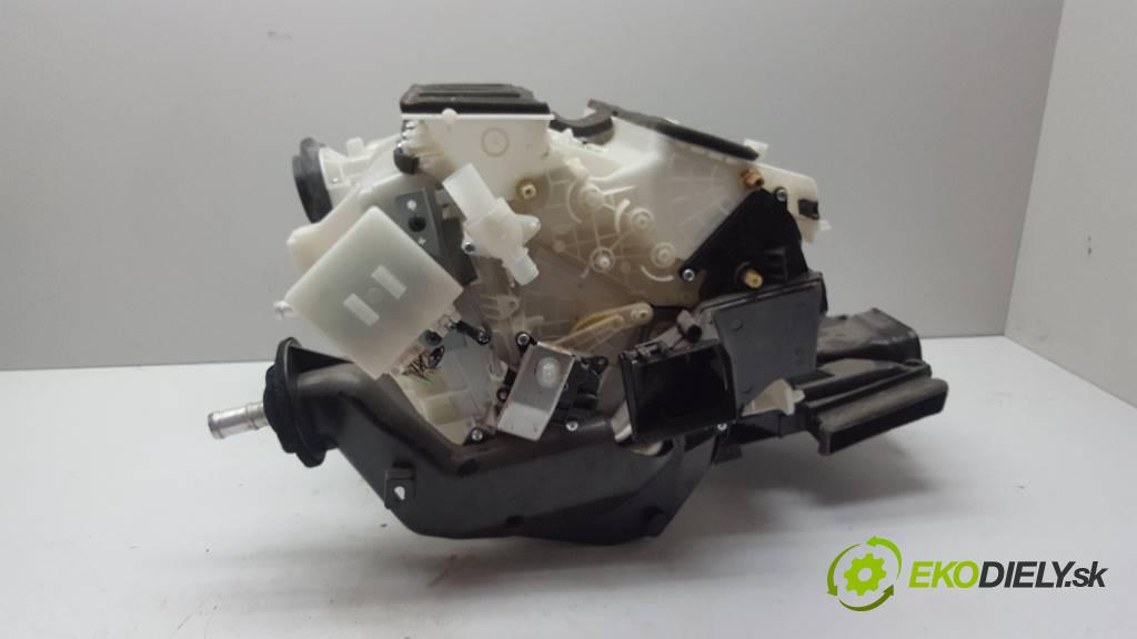 INFINITI Q50   2015 170 kW      2143 Výhrevné teleso, radiátor kúrenia  (Radiátory kúrenia)