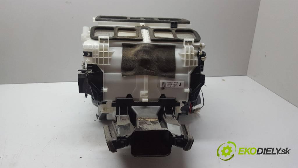 INFINITI Q50   2015 170 kW      2143 topné těleso radiátor topení  (Radiátory topení)