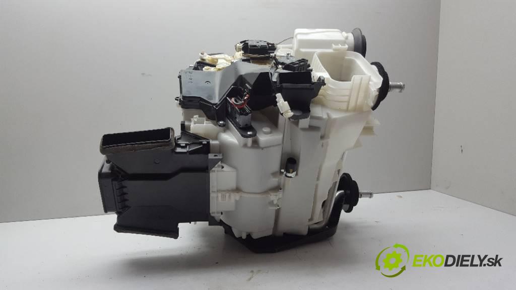 INFINITI Q50   2015 170 kW      2143 Výhrevné teleso, radiátor kúrenia  (Radiátory kúrenia)