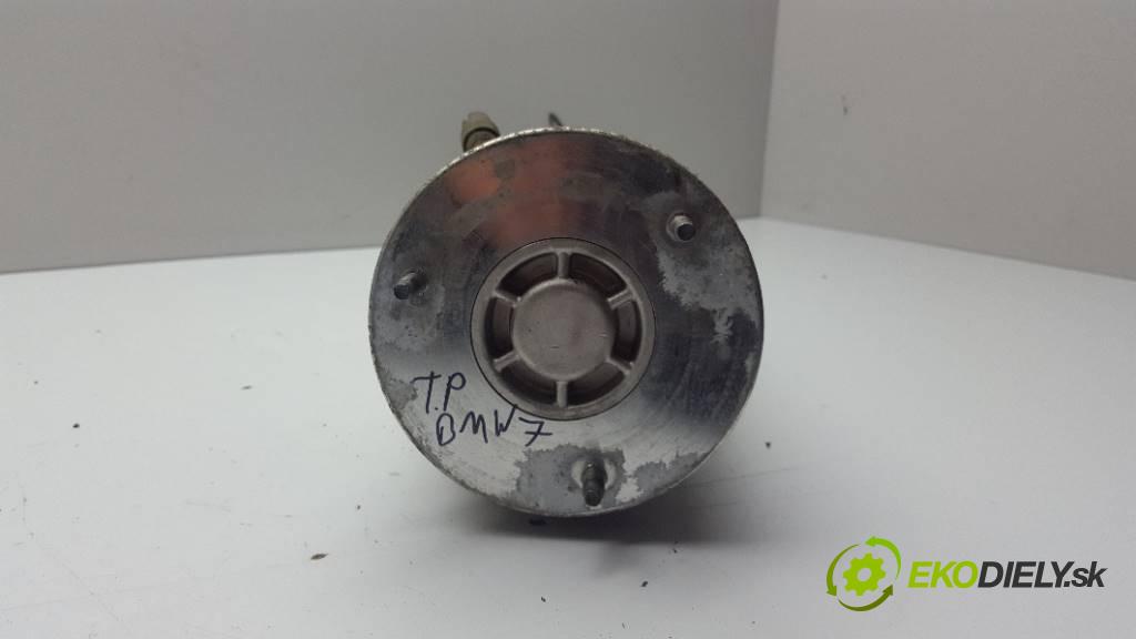 BMW 7-SERIES         tlumič zadní část pravý USZKODZONY 3710 685812