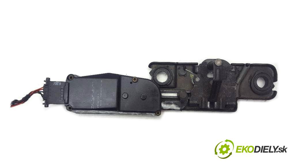 SKODA SUPERB   2009 260 kW      3597 zámok dveří zadní část 4F9827383A