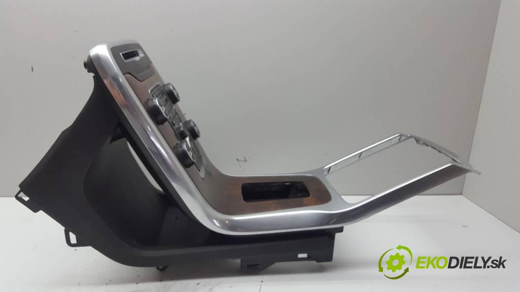 VOLVO V70   2014 241 kW     1969 Panel ovládania kúrenia  (Prepínače, spínače, tlačidlá a ovládače kúrenia)