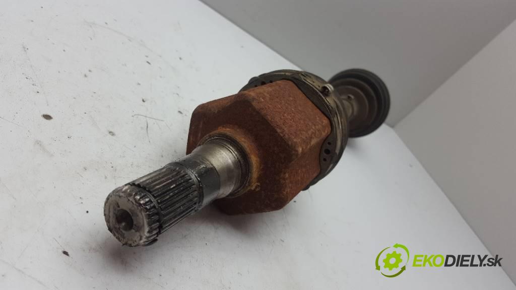 VOLVO V70   2014 241 kW     1969 Poloos ľavá strana  (Poloosy)