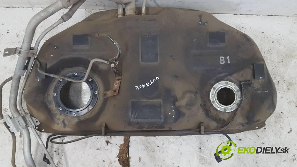 SUBARU OUTBACK V 2016 175 kW V 2498 nádržka paliva  (Nádrže)