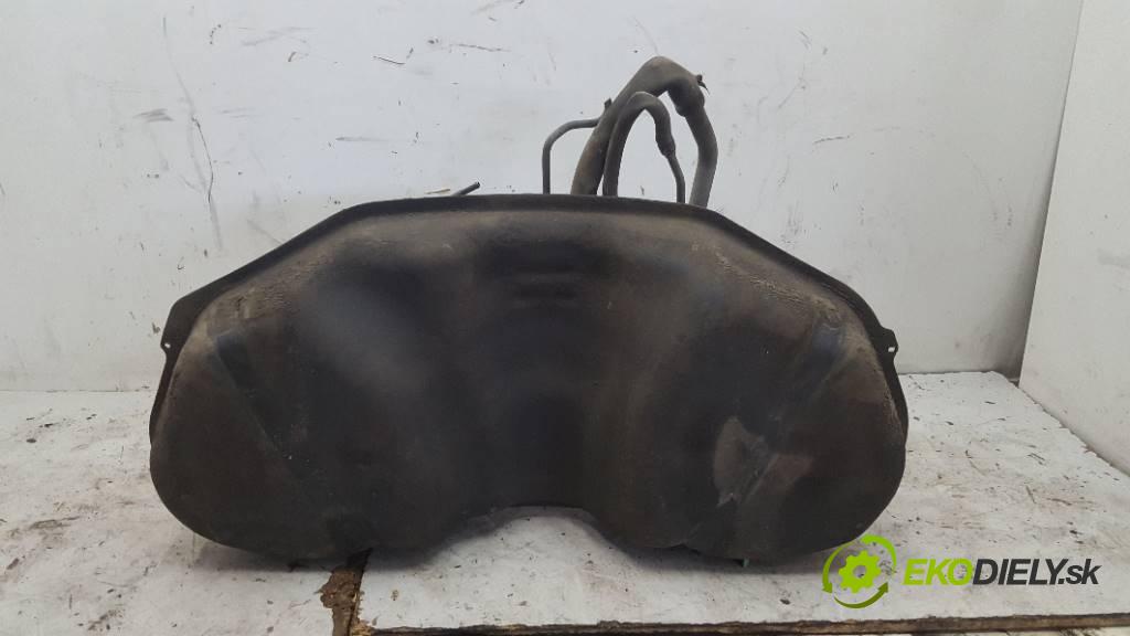 SUBARU OUTBACK V 2016 175 kW V 2498 nádržka paliva  (Nádrže)