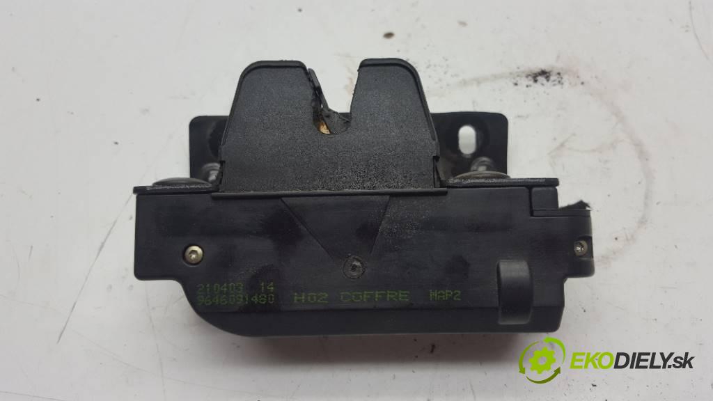 PEUGEOT 206 SW          zámok dverí zad 121212121