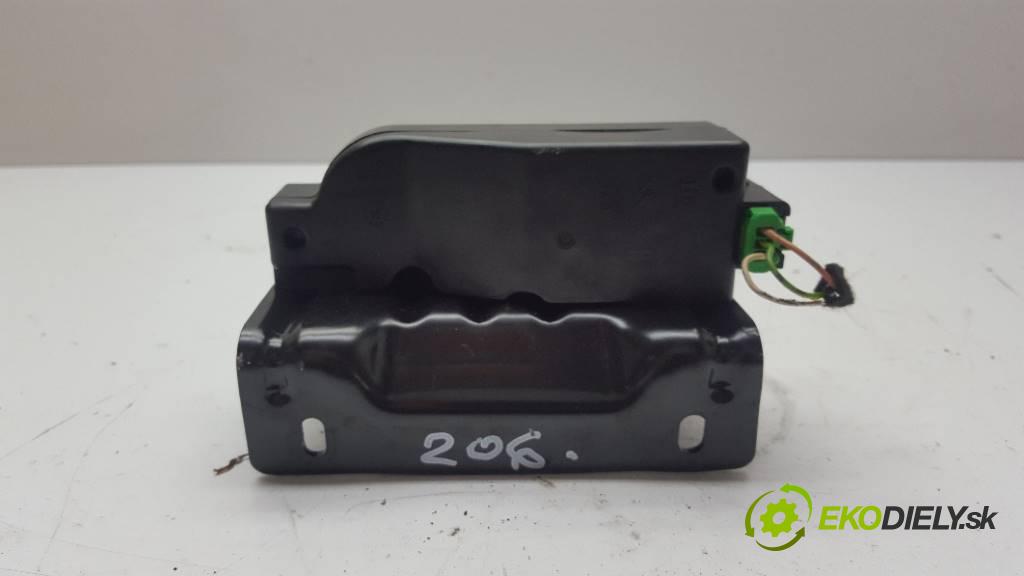 PEUGEOT 206 SW          zámok dverí zad 121212121