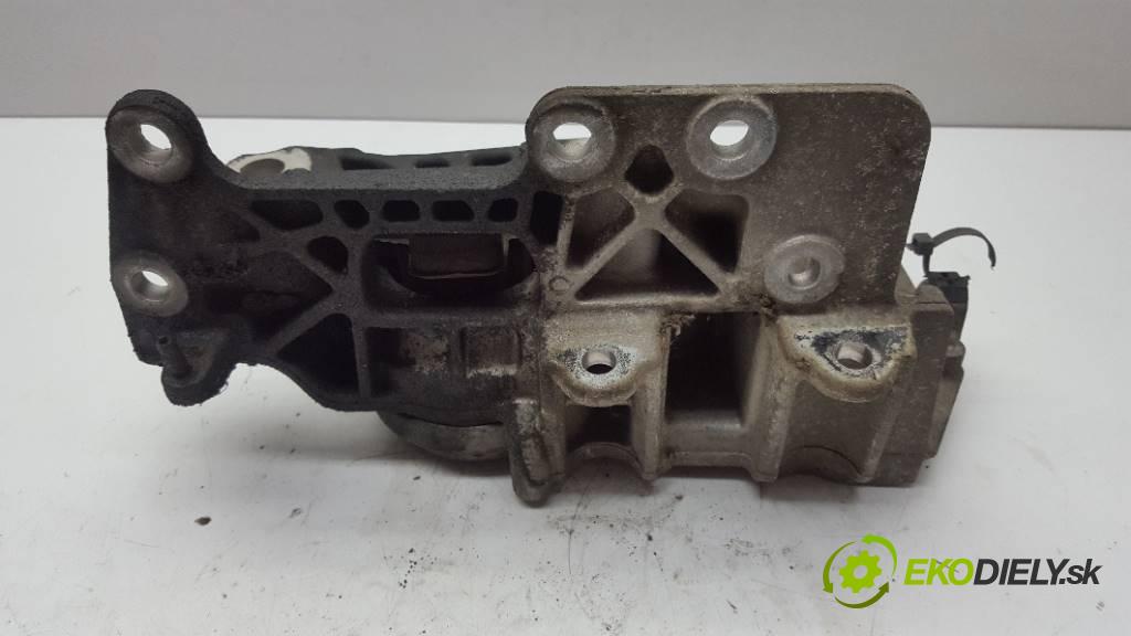 NISSAN X-TRAIL    2007 150 kW     1995 AirBag Motor BOCZNA OD ROZRZĄDU (Držiaky motora)