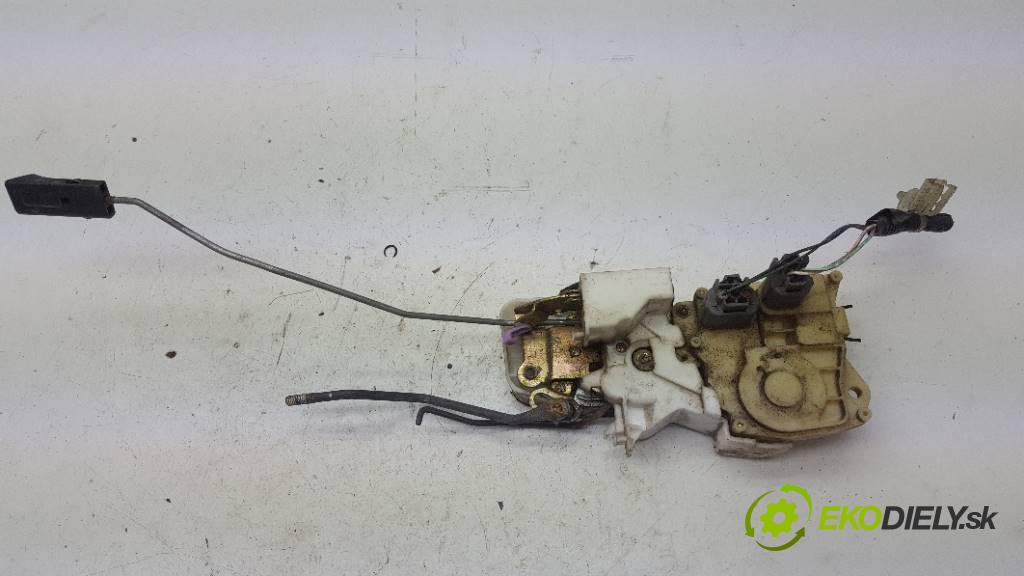 HONDA ODYSSEY   2002 176KW            3471 zámok přední část pravý