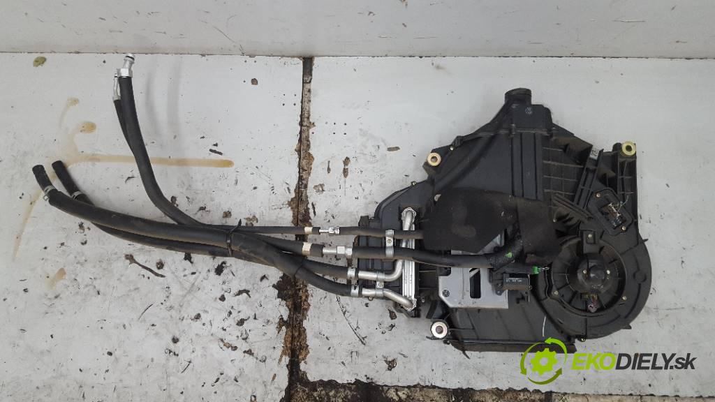 HONDA ODYSSEY   2002 176KW         3471 Výhrevné teleso, radiátor kúrenia TYŁ (Radiátory kúrenia)